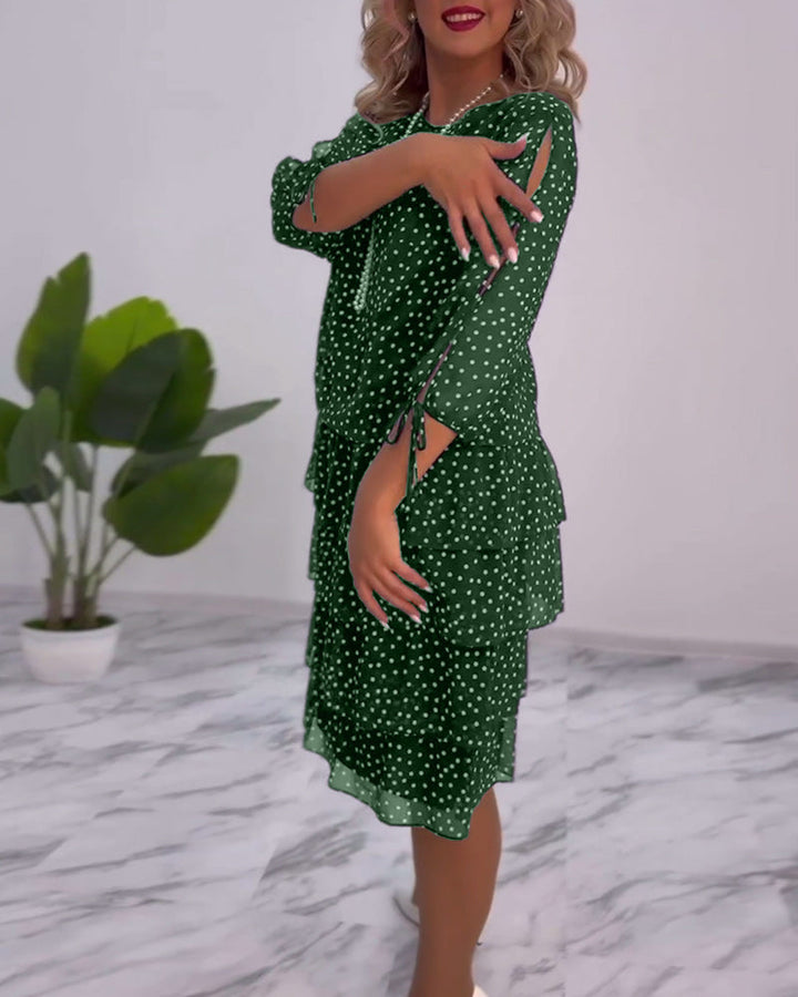 Robe élégante superposée à imprimé pois