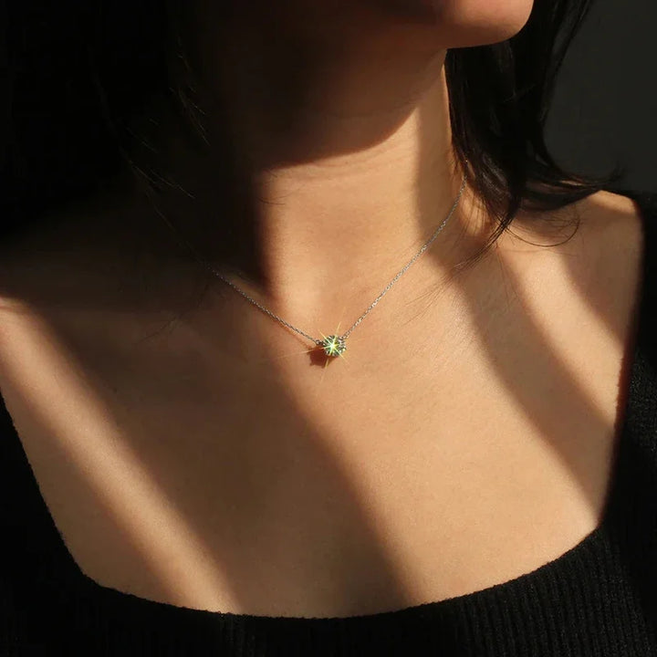 Blanche - Collier Solitaire Élégant en Cristal