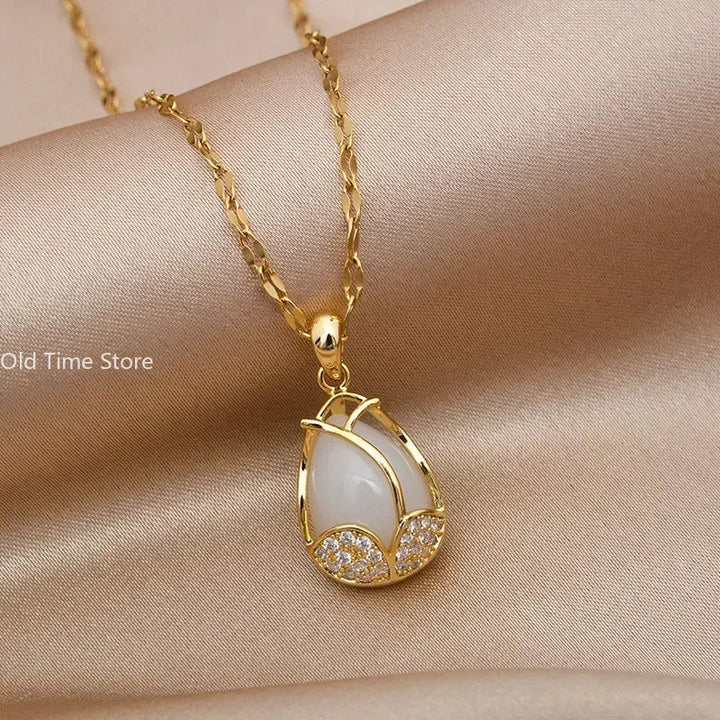 Annette - Collier Pendentif Élégant en Cristal Rose et Or