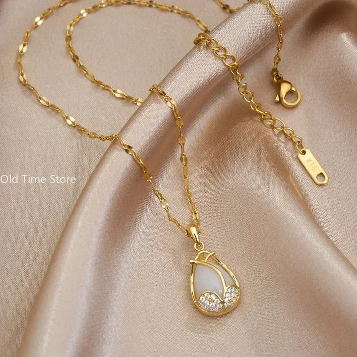 Annette - Collier Pendentif Élégant en Cristal Rose et Or