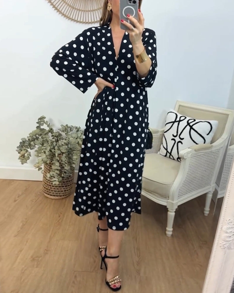 Robe à col V, coupe ample et à pois