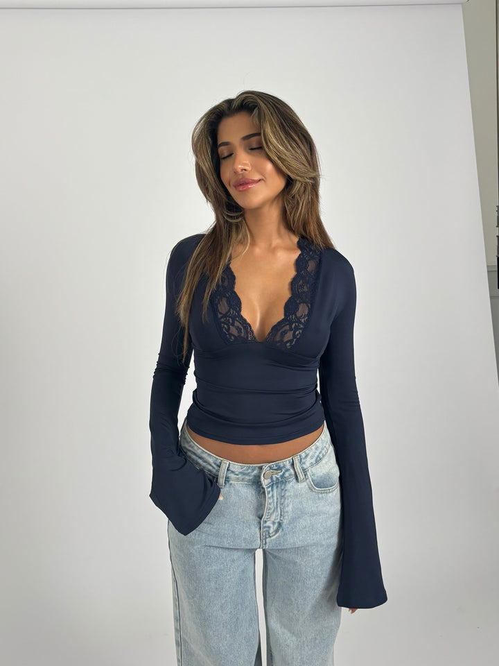 Delphine | NORDIQUE CHIC HAUT EN DENTELLE