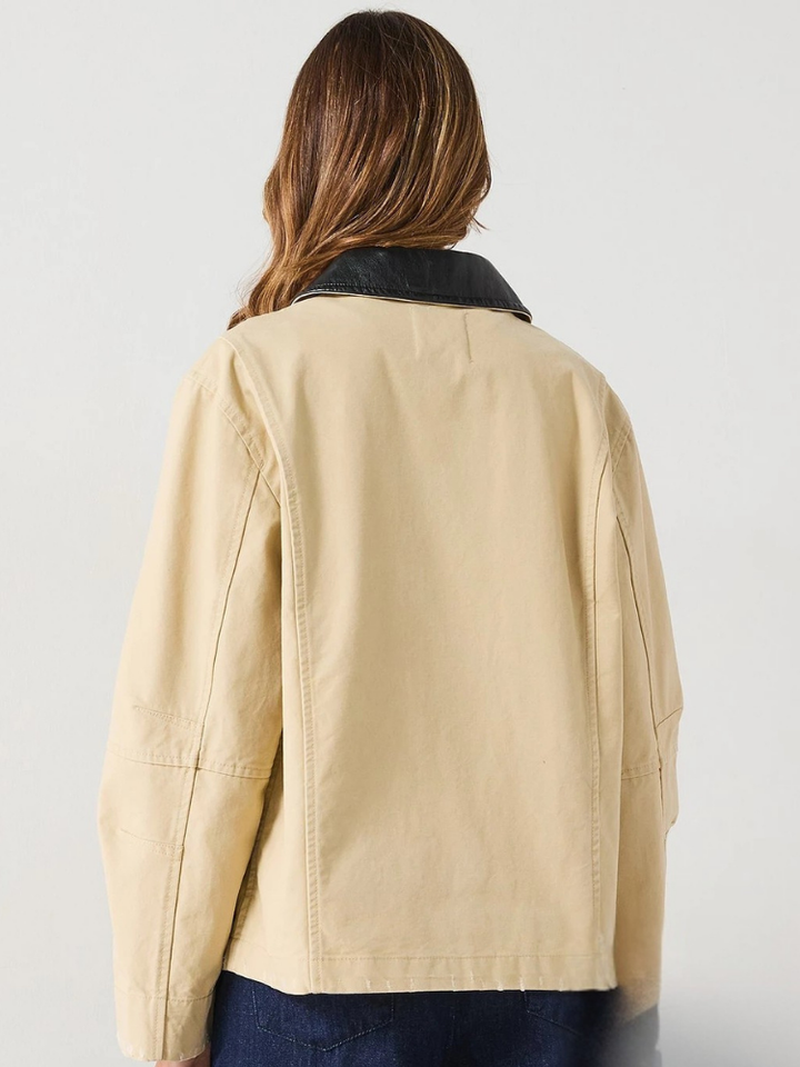 Marguerite | VESTE INTEMPORELLE À COL CONTRASTANT