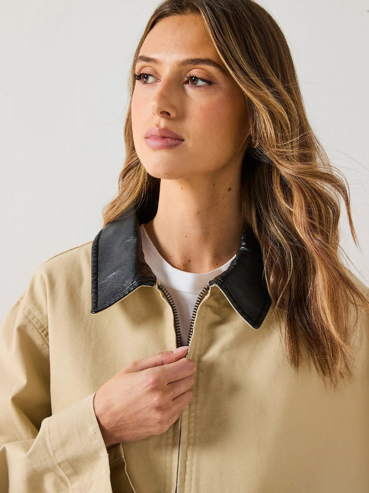 Marguerite | VESTE INTEMPORELLE À COL CONTRASTANT