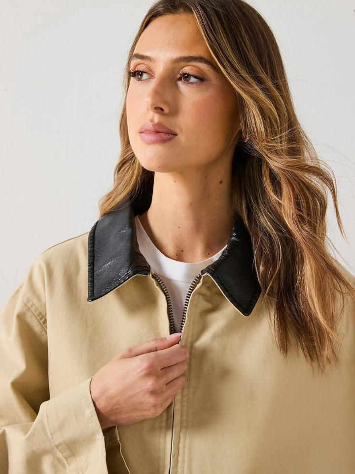 Marguerite | VESTE INTEMPORELLE À COL CONTRASTANT